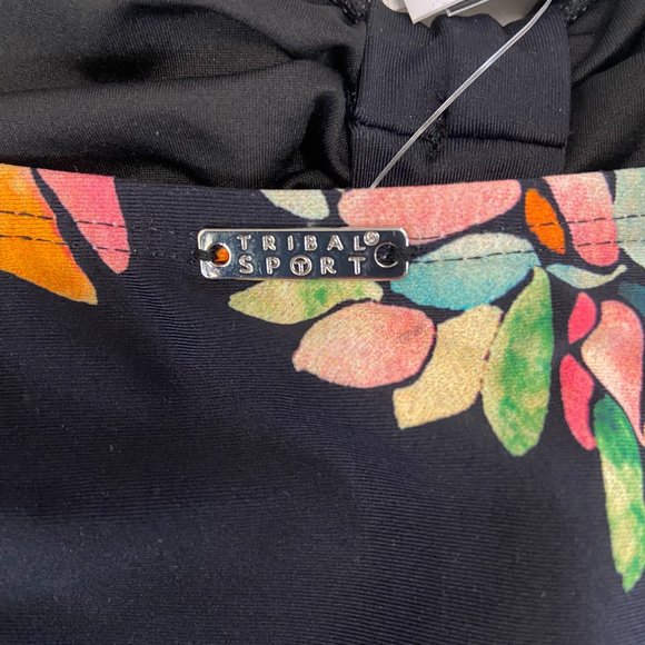 Scallop Detail - 1 Piece Swimsuit (NWT) & SPF 50 Sun Protection! - Picture 3 of 6